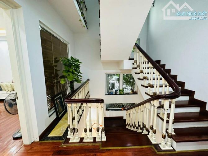 BIỆT THỰ NHÀ VƯỜN NGUYỄN HUY TƯỞNG THANH XUÂN. KHU VIP. DT 260M2, 4 TẦNG, MT 8M. GIÁ 79 TỶ