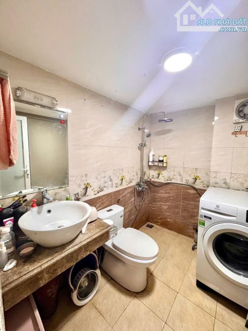 khu vip, tập thể Đầm Trấu, phân lô, sổ to, thoáng sáng, 65m2 2pn ở ngay chỉ 4,58 tỷ