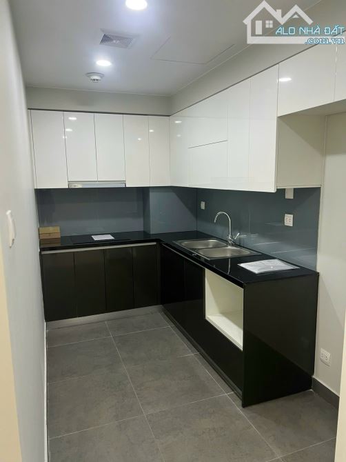 CẦN BÁN CC CAO CẤP- VÍP - LÊ TRỰC - BA ĐÌNH - 72M -9,5 TỶ - 2 NGỦ - 2 WC - VEW LĂNG BÁC