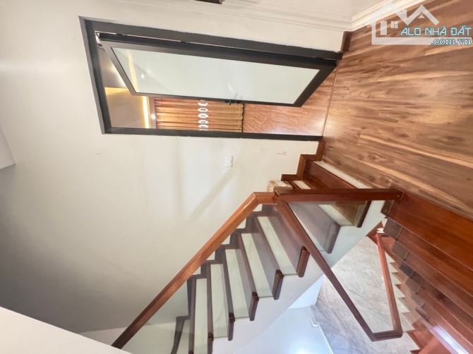 BÁN NHÀ HOÀNG HOA THÁM BA ĐÌNH DT 65 M 5 TẦNG GARA OTO NHÀ DÂN XÂY FUL NỘI THẤT KINH DOANH