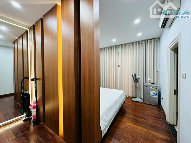 BIỆT THỰ NHÀ VƯỜN NGUYỄN HUY TƯỞNG THANH XUÂN. KHU VIP. DT 260M2, 4 TẦNG, MT 8M. GIÁ 79 TỶ