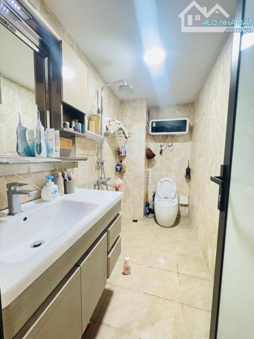 BÁN NHÀ HOÀNG HOA THÁM BA ĐÌNH DT 65 M 5 TẦNG GARA OTO NHÀ DÂN XÂY FUL NỘI THẤT KINH DOANH