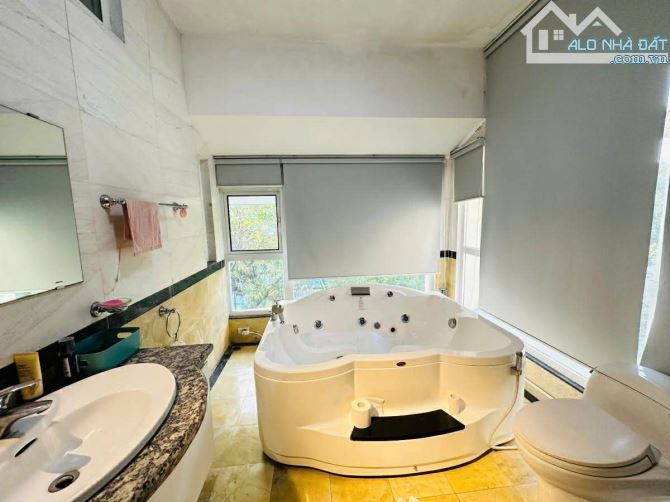 BIỆT THỰ NHÀ VƯỜN NGUYỄN HUY TƯỞNG THANH XUÂN. KHU VIP. DT 260M2, 4 TẦNG, MT 8M. GIÁ 79 TỶ