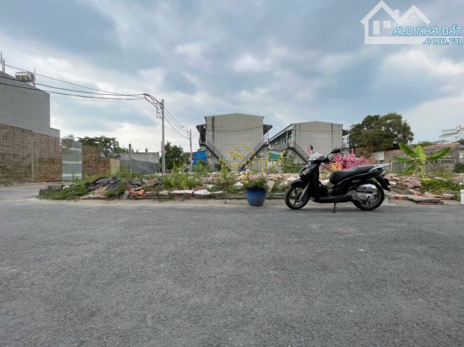 70m² ( 4,68 x 15m ) - full đất ở Hẻm 6m ô tô tránh