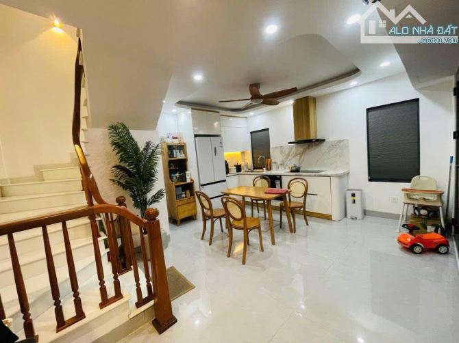 BÁN NHÀ ĐẸP TRẦN DUY HƯNG - CẦU GIẤY - LÔ GÓC 2 THOÁNG - GẦN Ô TÔ -NHÀ MỚI Ở NGAY- 14.8 TỶ