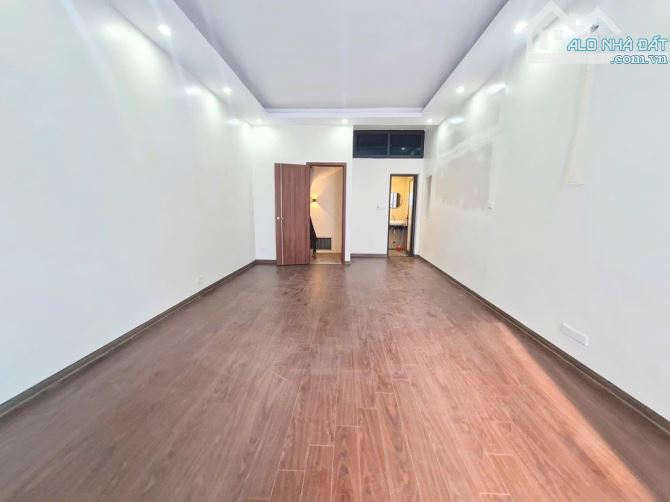 Siêu phẩm Tam Trinh, Hoàng Mai - 1 bước ra ô tô - Gần phố - 44m2 x 5 tầng - chào 10 tỷ 5