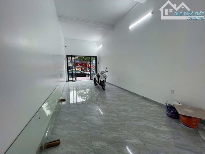 Cho thuê nhà mới 3 tầng đoạn đẹp nhất mặt đường Đà Nẵng, Ngô Quyền – Giá 20 triệu/tháng - 1