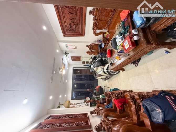 Bán Nhà Kim Đồng – Giáp Bát – Tân Mai, Ô Tô Đỗ Cửa, 62m2, Ngõ Ô Tô Tránh, Giá Tốt Nhất Khu