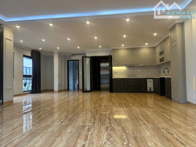 BÁN TÒA NHÀ NGUYÊN HỒNG 70M2 - 8.5 TẦNG XÂY MỚI - 5M MẶT TIỀN - VỈA HÈ ÔTÔ TRÁNH - 43.5 TỶ