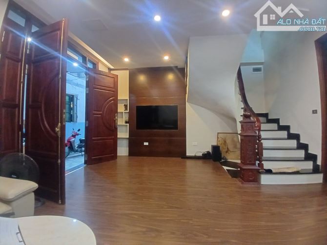 Siêu phẩm Hai Bà Trưng sát Võ Thị Sáu ô tô dân xây diện tícht70m2 QH ổn hơn 18 tỷ