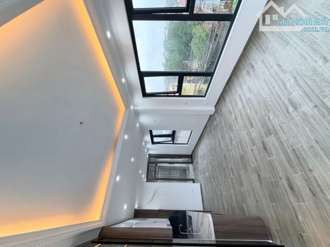 PHÚ THƯỢNG NHÀ ĐẸP -  6 TẦNG THANG MÁY - GARA ĐỂ 2 OTO THOẢI MÁI . TRƯỚC NHÀ OTO TRÁNH .