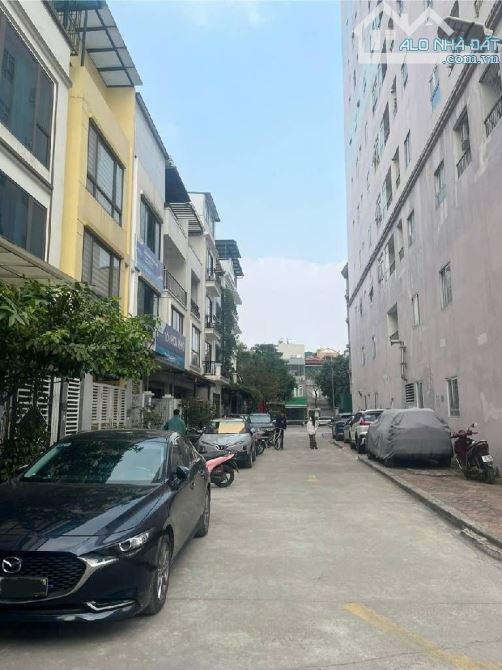 BIỆT THỰ SÂN VƯỜN NHÀ Ở PACKEXIM .KHU PHÂN LÔ OTO TRÁNH . MẶT TIỀN RỘNG . DT 193 M2 X