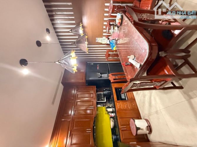 Bán Nhà Kim Đồng – Giáp Bát – Tân Mai, Ô Tô Đỗ Cửa, 62m2, Ngõ Ô Tô Tránh, Giá Tốt Nhất Khu