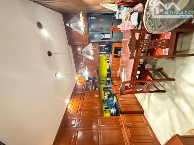 Bán Nhà Kim Đồng – Giáp Bát – Tân Mai, Ô Tô Đỗ Cửa, 62m2, Ngõ Ô Tô Tránh, Giá Tốt Nhất Khu