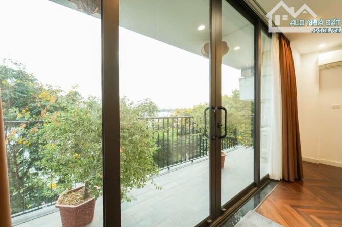 Bán tòa nhà mặt phố Vũ Miên view Hồ Tây mặt tiền 6.5m giá 155 tỷ