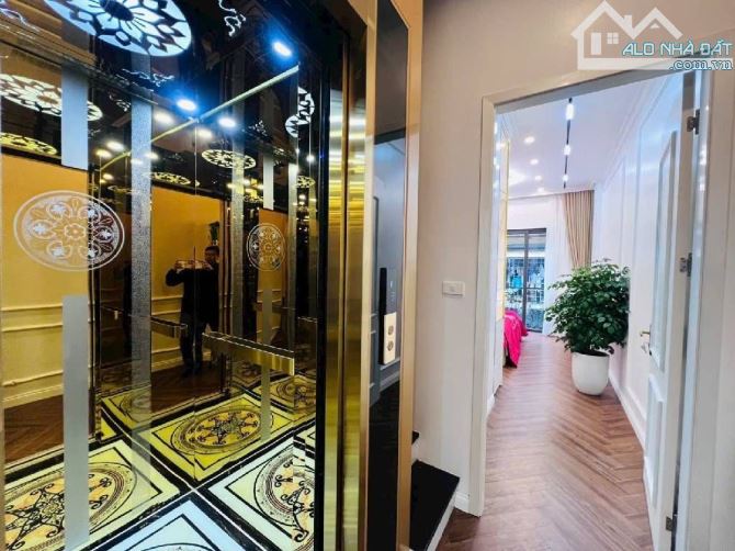 BÁN NHÀ HOÀNG QUÓC VIỆT DT 60 M 6 T THANG MÁY KHU PHÂN LÔ OTO TRÁNH VỊ TRÍ VÍP