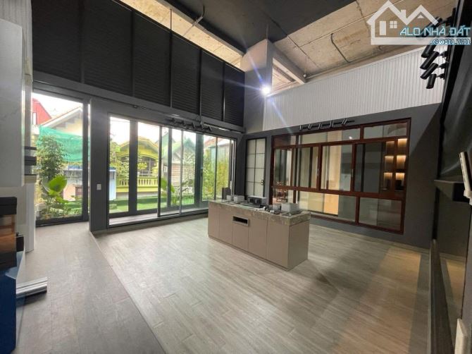 Bán toà nhà 8 tầng phố Lạc Long Quân - Ô tô tránh vỉa hè - MT khủng 16m, 288m2