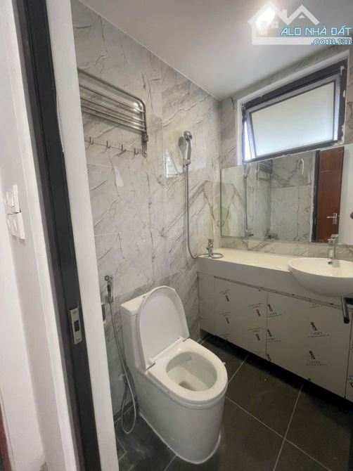 Bán Toà Nhà dòng tiền phânlô oto ngõ 80 Chùa Láng-8tầng+Hầm-28phòng khép kín-56.9 tỷ