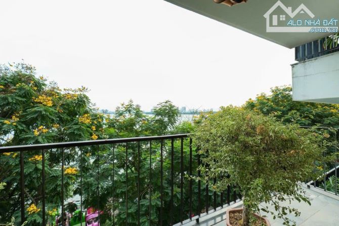 Bán tòa nhà mặt phố Vũ Miên view Hồ Tây mặt tiền 6.5m giá 155 tỷ