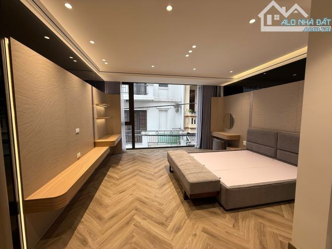 Bán Nhà Mới Cực Đẹp, Ngõ Thông, Ô Tô Vào, Thang Máy, 55m2*7T giá 24.8 tỷ Đội Cấn, Ba Đình