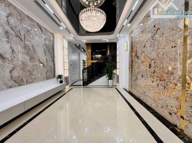 BÁN NHÀ HOÀNG QUÓC VIỆT DT 60 M 6 T THANG MÁY KHU PHÂN LÔ OTO TRÁNH VỊ TRÍ VÍP