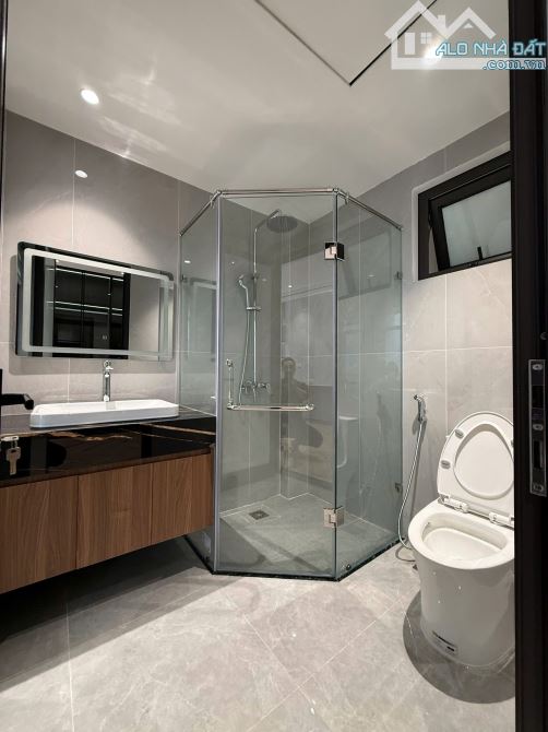 Bán Nhà Mới Cực Đẹp, Ngõ Thông, Ô Tô Vào, Thang Máy, 55m2*7T giá 24.8 tỷ Đội Cấn, Ba Đình