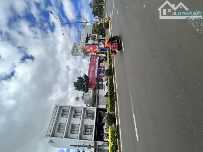 CHO THUÊ SHOWROOM SIÊU ĐẸP NGUYỄN TẤT THÀNH PLEIKU