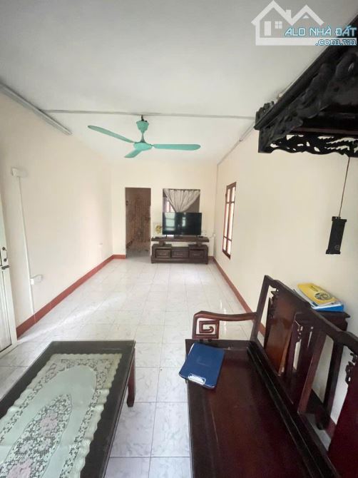 Giá rẻ! chỉ 4,19 tỷ tập thể Bách khoa, Hai Bà Trưng, tầng 3, lô góc, sổ to 65m2 2pn