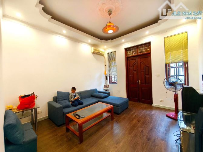 ‼Giá tốt mặt phố Hào Nam, vỉa hè, ở kết hợp cho thuê 30tr/th, vuông đẹp 46m*5T