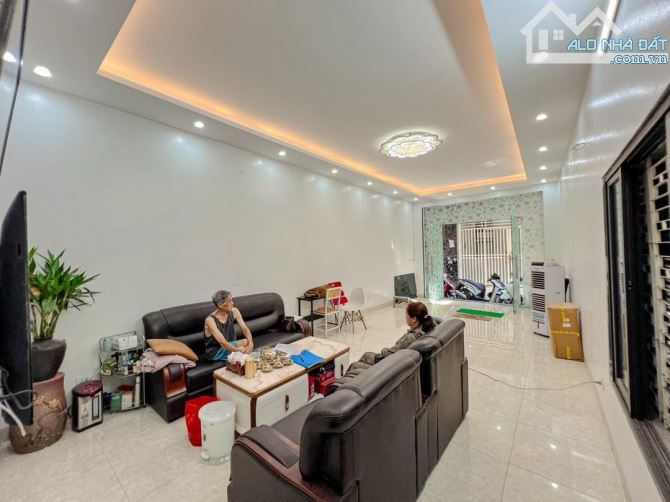 Bán nhà dân xây, diện tích khủng 92m2, lô góc, mặt ngõ, oto đỗ cửa, 3 thoáng vĩnh viễn