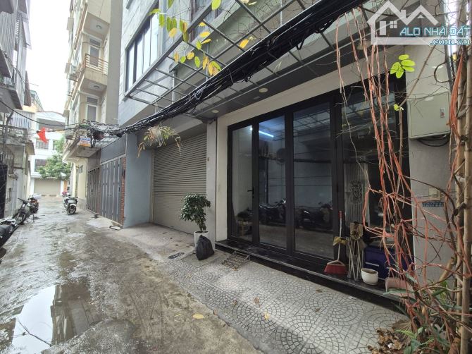 Chính chủ bán nhà phân lô phố Kim Đồng, oto đỗ cửa, 2 mặt thoáng, full nội thất, ngõ thông