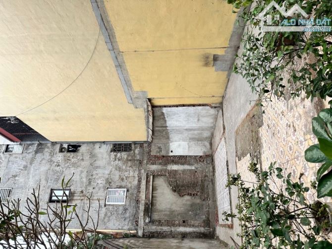 BÁN ĐẤT TT CẦU GIẤY SỔ VUÔNG TRƯỚC NHÀ THOÁNG ĐẸP GẦN PHỐ VỊ TRÍ ĐẸP FULL TIỆN ÍCH