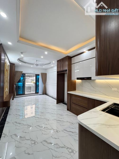 NHÀ HOÀNG ĐẠO THÀNH 50M 7T MT 4M THANG MÁY VỈA HÈ OTO TRÁNH GIÁ GIẢM 1 TY CỰC SỐC