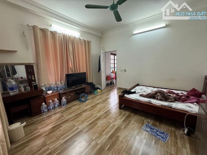 Bán nhà 4 Tầng, dân xây, DTSD50m, mặt tiền 4.5m trước nhà rộng - G17,9 tỷ Tây Sơn Đống Đa.