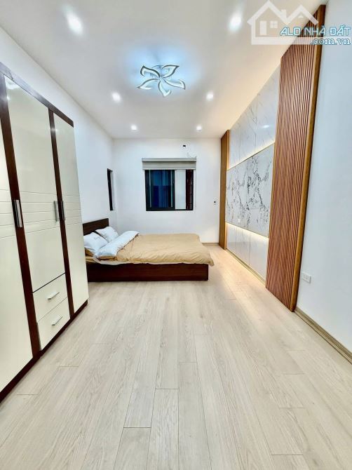 Ô TÔ ĐỖ CỬA – NGÕ THÔNG - KINH DOANH - NHÀ ĐẸP - PHỐ VŨ TÔNG PHAN - NGÃ TƯ SỞ - 30m²*5T
