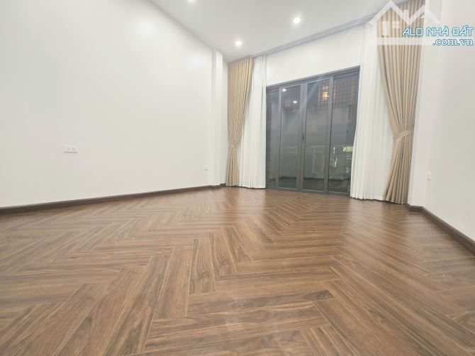 Bán nhà riêng mặt ngõ Hoàng Quốc Việt, 80m2, 4 tầng, ô tô, 2 mặt ngõ, 19 tỷ