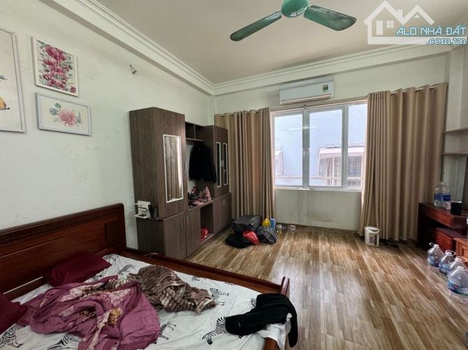 Bán nhà 4 Tầng, dân xây, DTSD50m, mặt tiền 4.5m trước nhà rộng - G17,9 tỷ Tây Sơn Đống Đa.