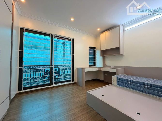 Nhà mới mặt ngõ, kinh doanh tốt, 50m2, 6 tầng thang máy xịn, full nội thất, nhiều tiện ích