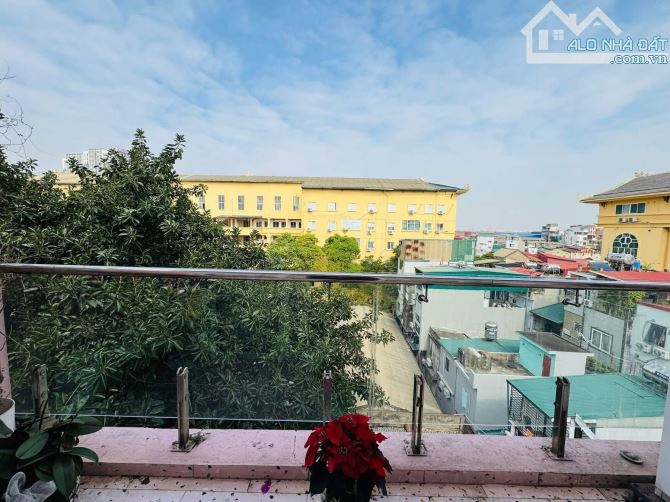 Bán nhà phân lô, 2 thoáng trước sau vĩnh viễn, 2 oto tránh, kinh doanh tốt, nhiều tiện ích