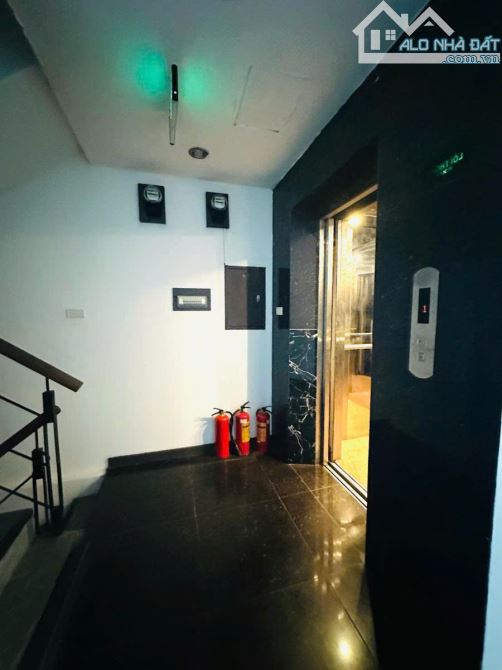 Bán Mặt Phố Quảng Khánh mặt tiền quyền lực 7.2 m 125m2 6 tầng thang máy có hầm giá 157 tỷ