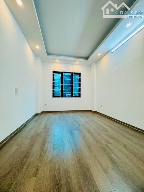 Siêu hiếm Trương Định, Tân Mai, 33m2 x 5 tầng, ô tô 50m, giá 7.75 tỷ( ctl).