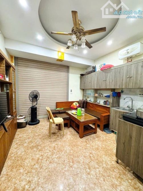 BÁN NHÀ LÔ GÓC MẶT NGÕ QUAN NHÂN, KINH DOANH ĐỈNH, DÂN XÂY KIÊN CỐ , SÔ VUÔNG ĐẸP GIÁ 14,5