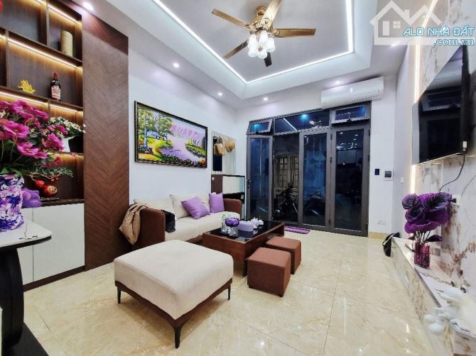 Bán gấp nhà phố Hồng Mai - Hai Bà Trưng 50 m2-5 T - 9,7 tỷ