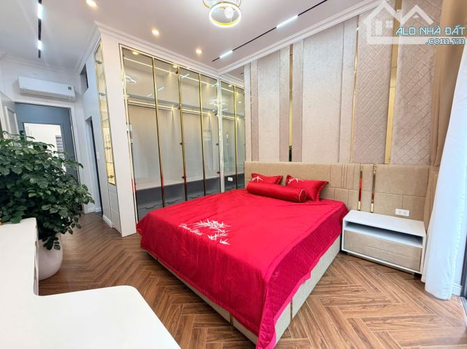 Bán nhà riêng mặt ngõ Hoàng Quốc Việt, 80m2, 4 tầng, ô tô, 2 mặt ngõ, 19 tỷ