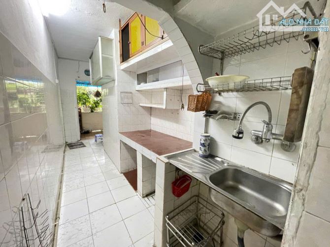 Giá rẻ! chỉ 4,19 tỷ tập thể Bách khoa, Hai Bà Trưng, tầng 3, lô góc, sổ to 65m2 2pn