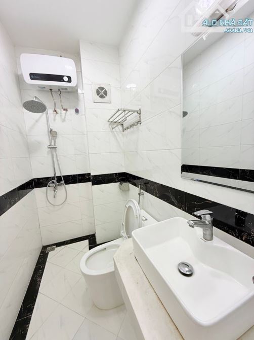 NHÀ PHỐ MINH KHAI - FULL NỘI THẤT - GIÁ NHỈNH 8 TỶ - NGÕ THÔNG - 50M RA Ô TÔ TRÁNH -