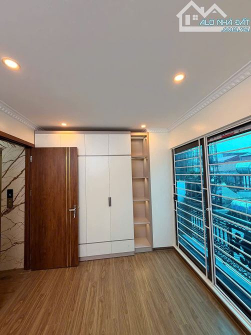 Nhà mới mặt ngõ, kinh doanh tốt, 50m2, 6 tầng thang máy xịn, full nội thất, nhiều tiện ích