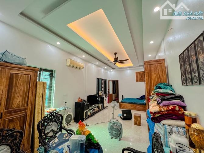 Bán nhà dân xây, diện tích khủng 92m2, lô góc, mặt ngõ, oto đỗ cửa, 3 thoáng vĩnh viễn