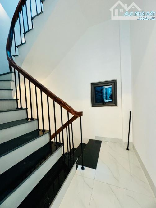 Siêu hiếm Trương Định, Tân Mai, 33m2 x 5 tầng, ô tô 50m, giá 7.75 tỷ( ctl).