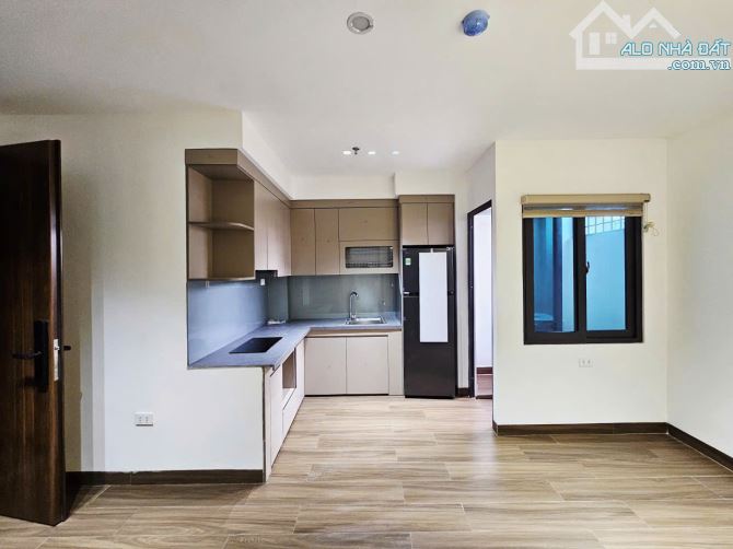 Bán nhà riêng Phố Lạc Long Quân, 100m2, 9 tầng, 20 căn hộ, dòng tiền 180tr/th, 57 tỷ